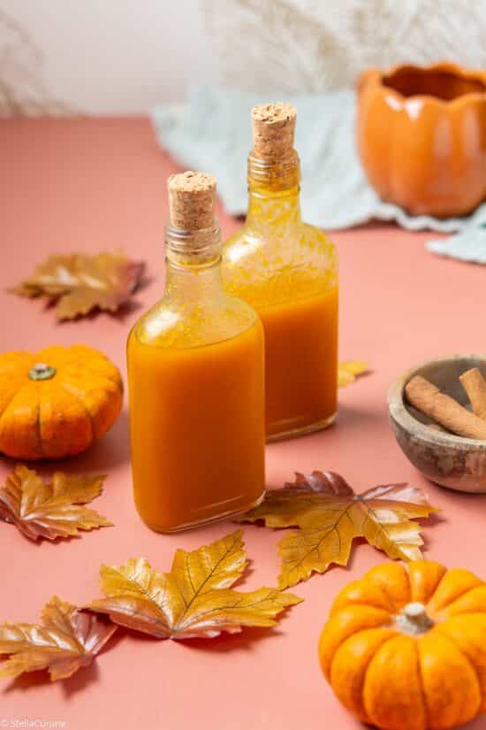 Recette de Pumpkin Spice Sirup ou sirop de citrouille épicé, idéal pour des Pumpkin Spice Latte maison !